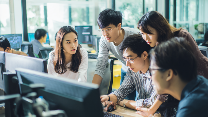 谁在“给AI喂屎”,糟蹋互联网?